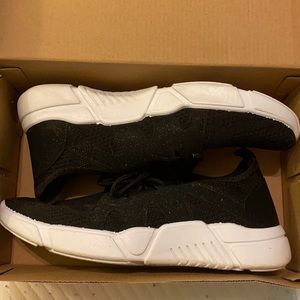 Andrea Borealis | women’s shoes | sneakers | size 8 | white-black